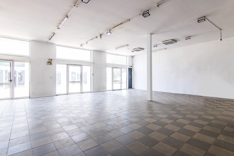 Valea Cascadelor Spatiu Comercial de inchiriat   Depozit Showroom  Retail