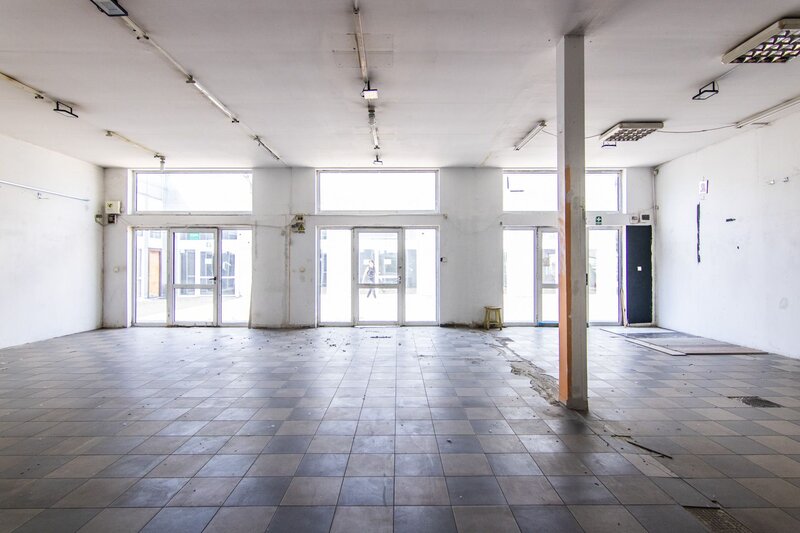Valea Cascadelor Spatiu Comercial de inchiriat   Depozit Showroom  Retail