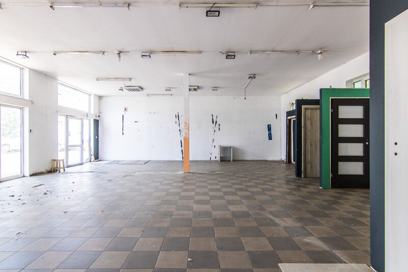 Valea Cascadelor Spatiu Comercial de inchiriat   Depozit Showroom  Retail